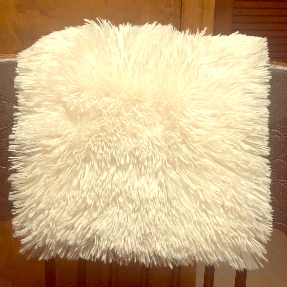 Steve Madden Infinity Neck Wrap